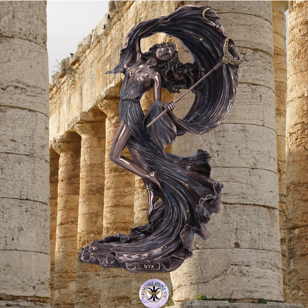 Statue Nyx