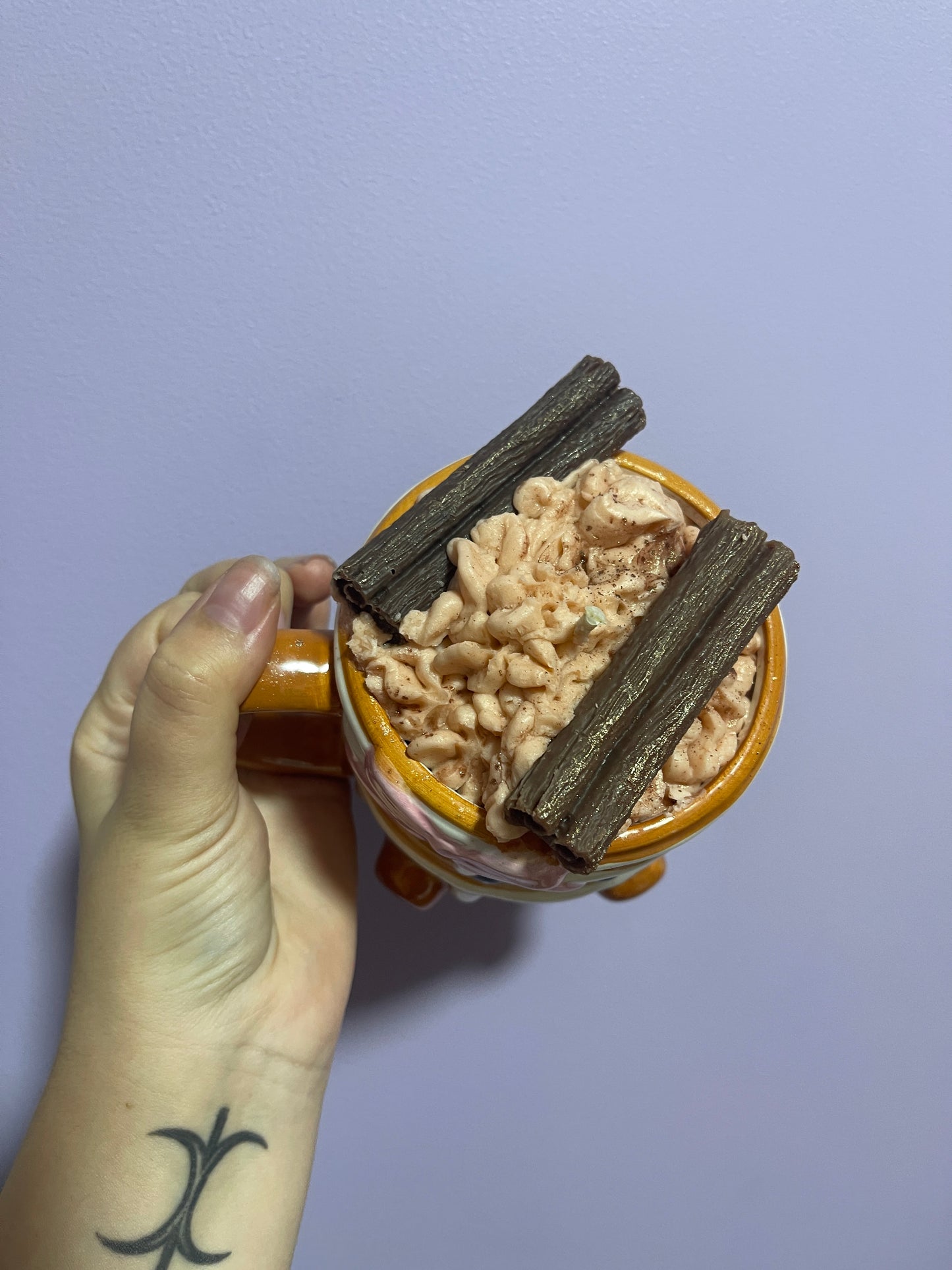 Bougie Roulé à cannelle - Mug chantilly