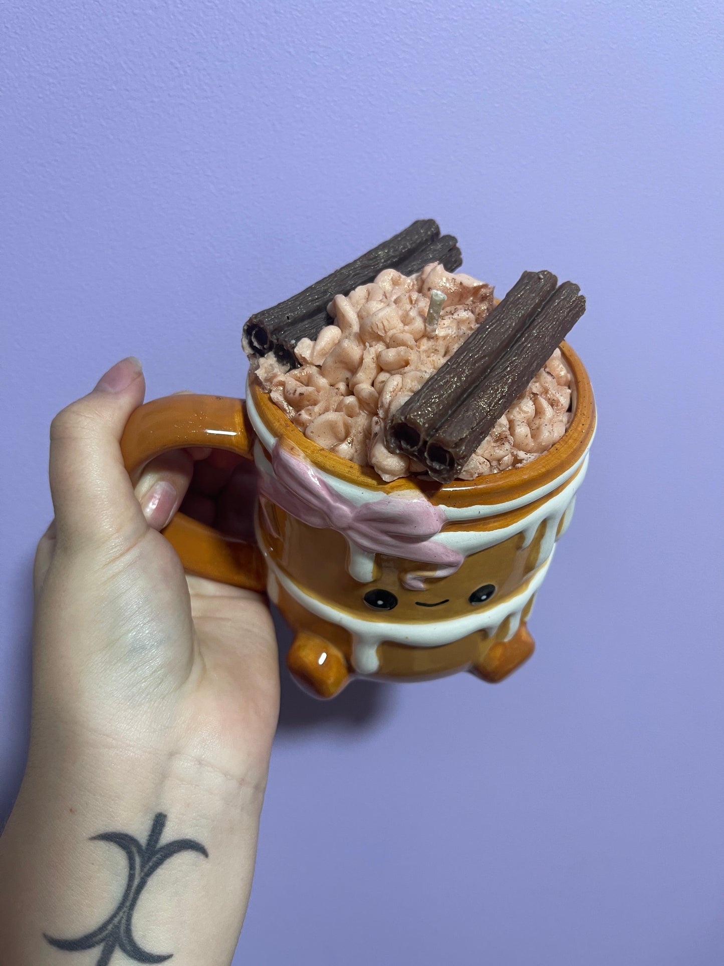 Bougie Roulé à cannelle - Mug chantilly